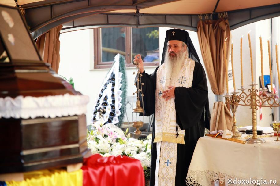 Părintele Constantin Muha, slujitorul devotat al Bisericii, a fost înmormântat / foto: Flavius Popa