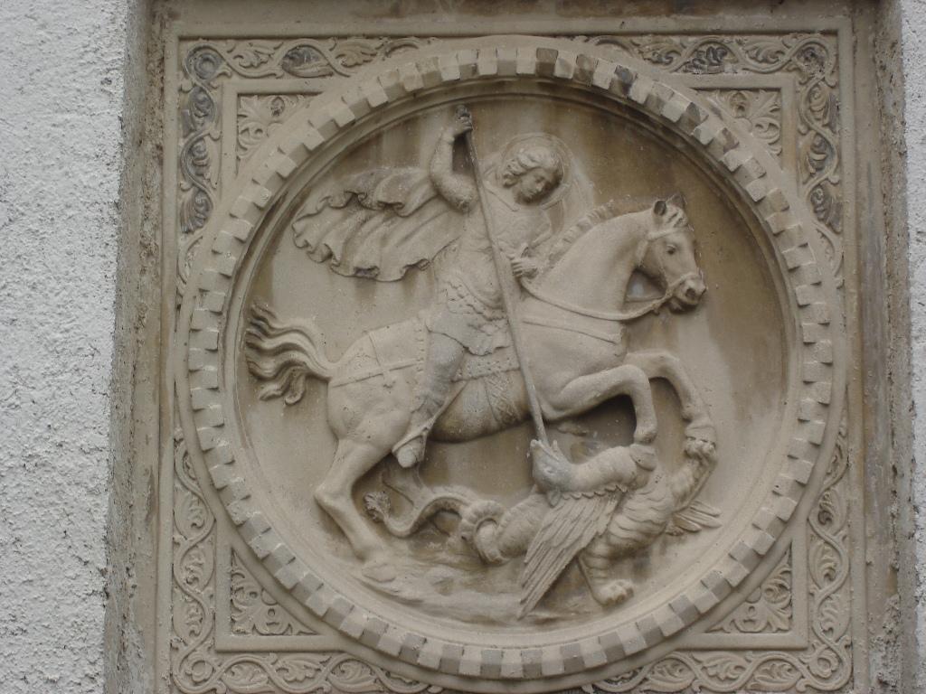 Basorelief Sf. Gheorghe (clopotnita)